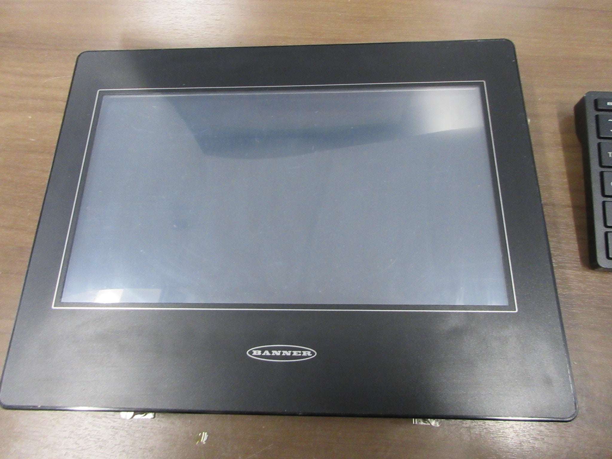 Banner HMI Touch Panel THM101C3E Ver. V1.5-2.1-0SA 24VDC 0.8A Used