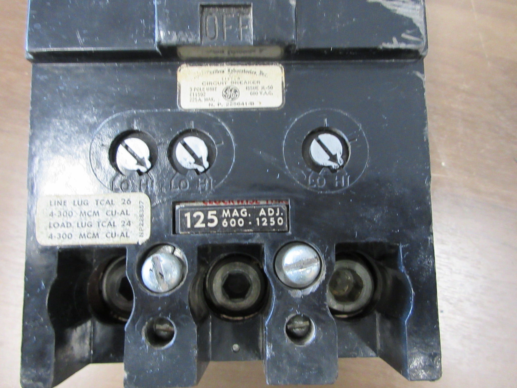 GE Circuit Breaker TFJ236125 125A 600V 3P (4) Mounting Screw Used