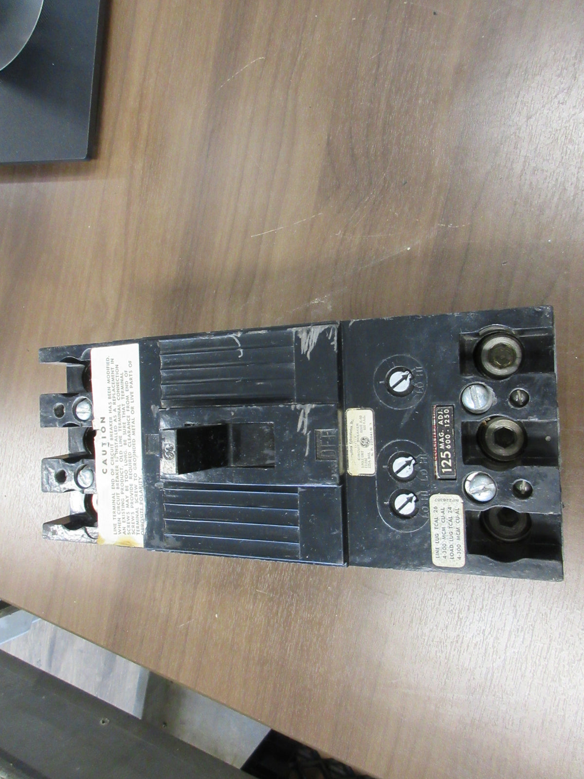 GE Circuit Breaker TFJ236125 125A 600V 3P (4) Mounting Screw Used
