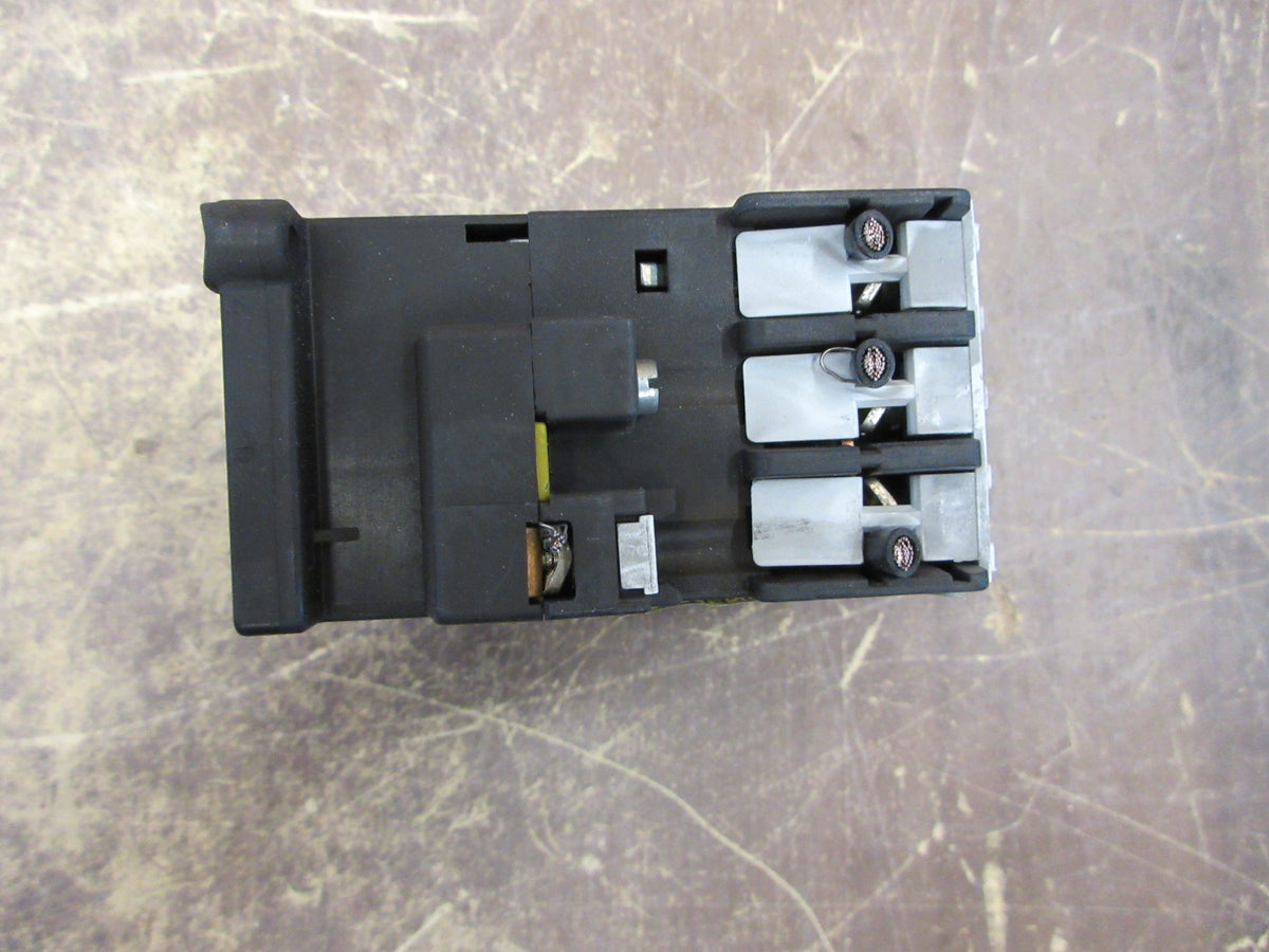 Siemens Contactor 3TF3200-0A 120V Coil Doesn't Have Aux Contacts Used