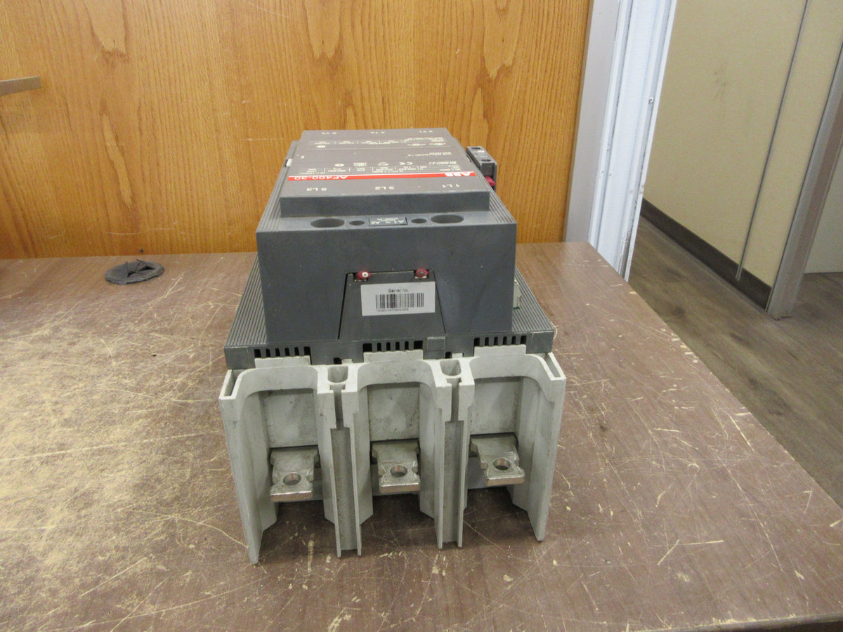 ABB Contactor AF400-30 100-250V AC/DC 550A 600V (1) Aux Contact Used