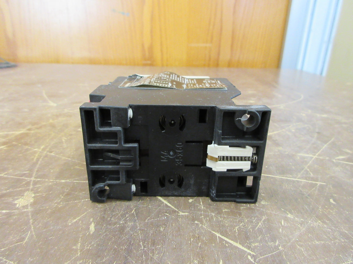 Siemens Contactor 3TF3110-0A 120V Coil 18A  600V Used