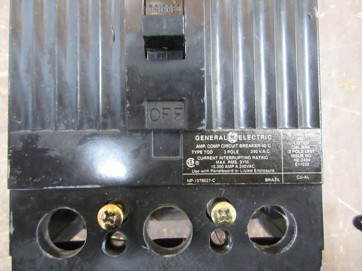 GE Circuit Breaker TQD32225 225A 240V 3P * (3) Lugs* (4) Mounting Screws  Used