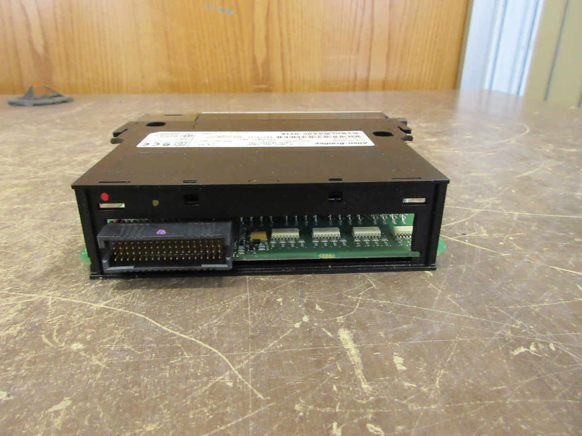 Allen-Bradley Input Module 1756-IA16 Ser. A Rev. J01 F/W Rev. 3.2 16PT 120V Used