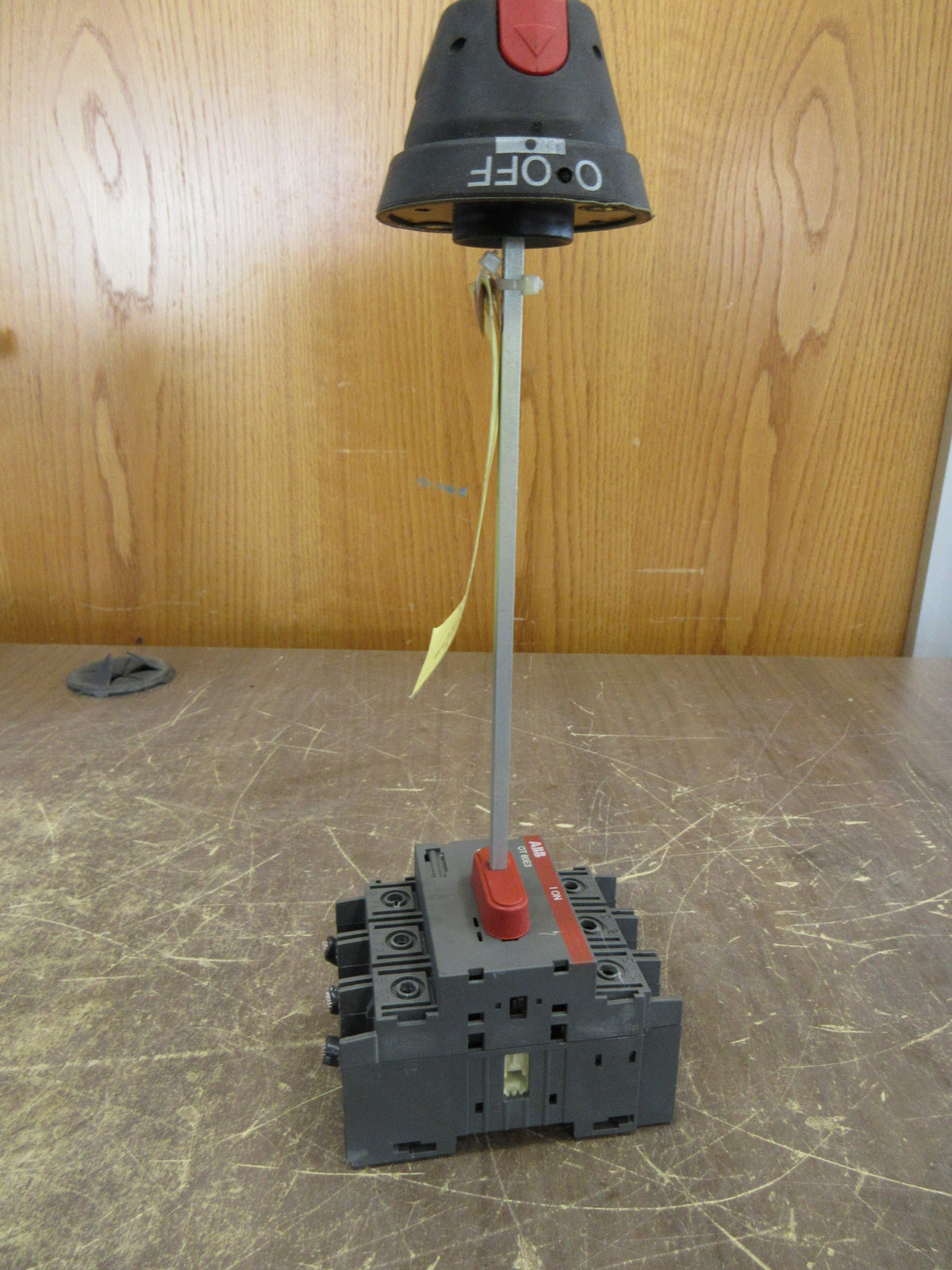 ABB Disconnect Switch OT60E3 60A 600V 3P * Broken Mounting Foot * Used