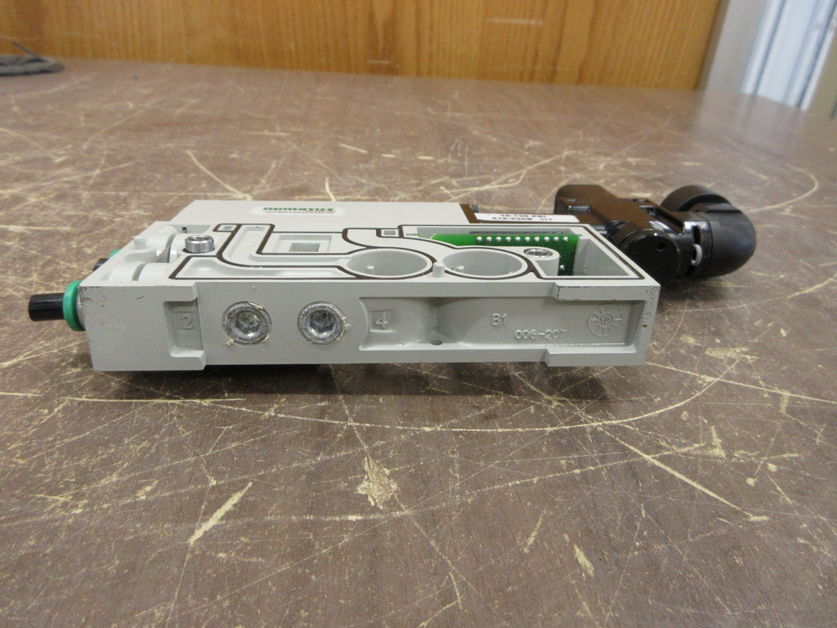 Numatics Penumatic Sandwich Regulator 051RS100JP16W00 10-130 PSI Used