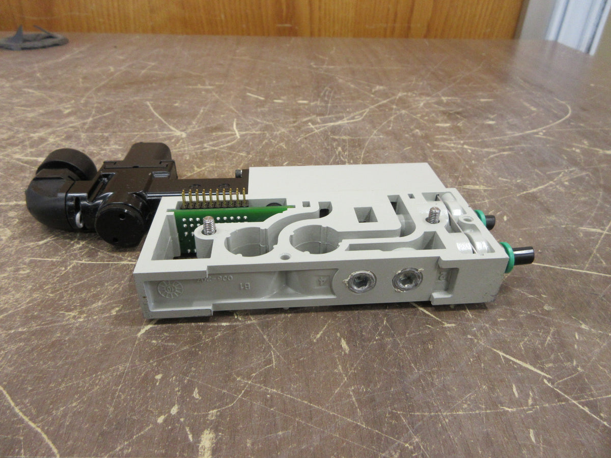 Numatics Penumatic Sandwich Regulator 051RS100JP16W00 10-130 PSI Used