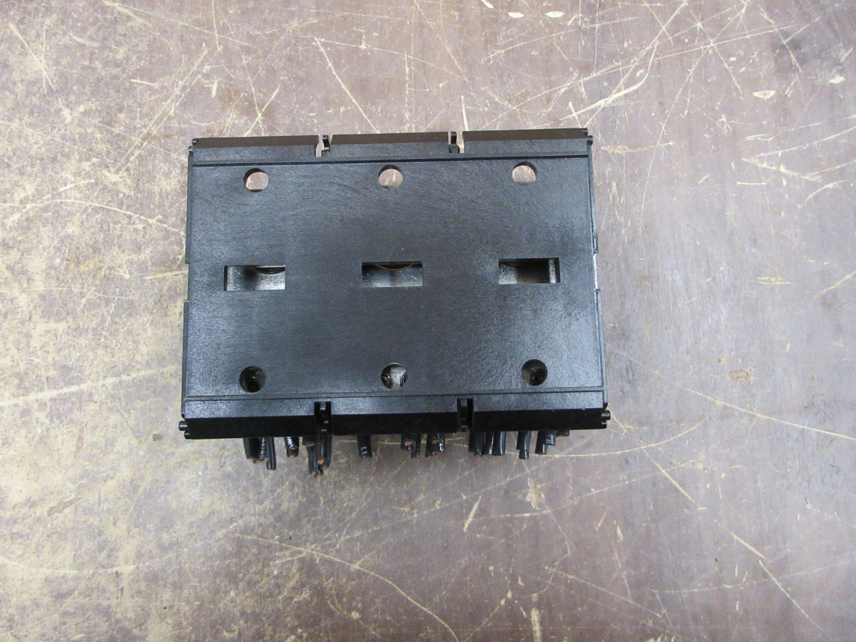 Marathon Power Distribution Block 1333595 CH 420A 600V 3P Load: 4-8, 4-14 Used