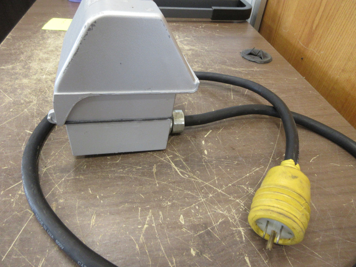 Red Dot CODE Keeper Quad Receptacle 2IH5-2 120V 20A Receptacles 15A Plug Used