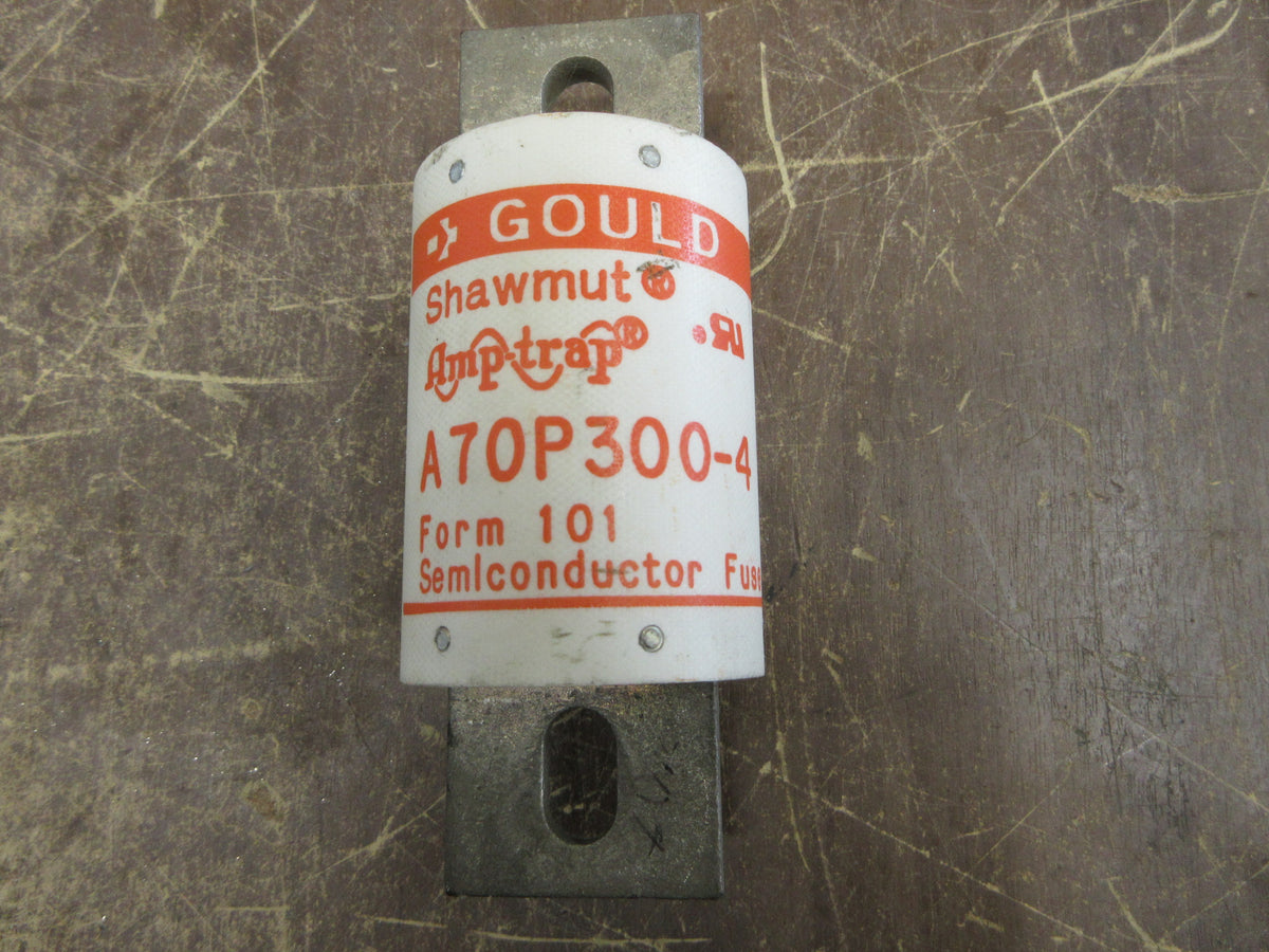 Gould Shawmut Amp-Trap Fuse A70P300-4 300A 700V Used