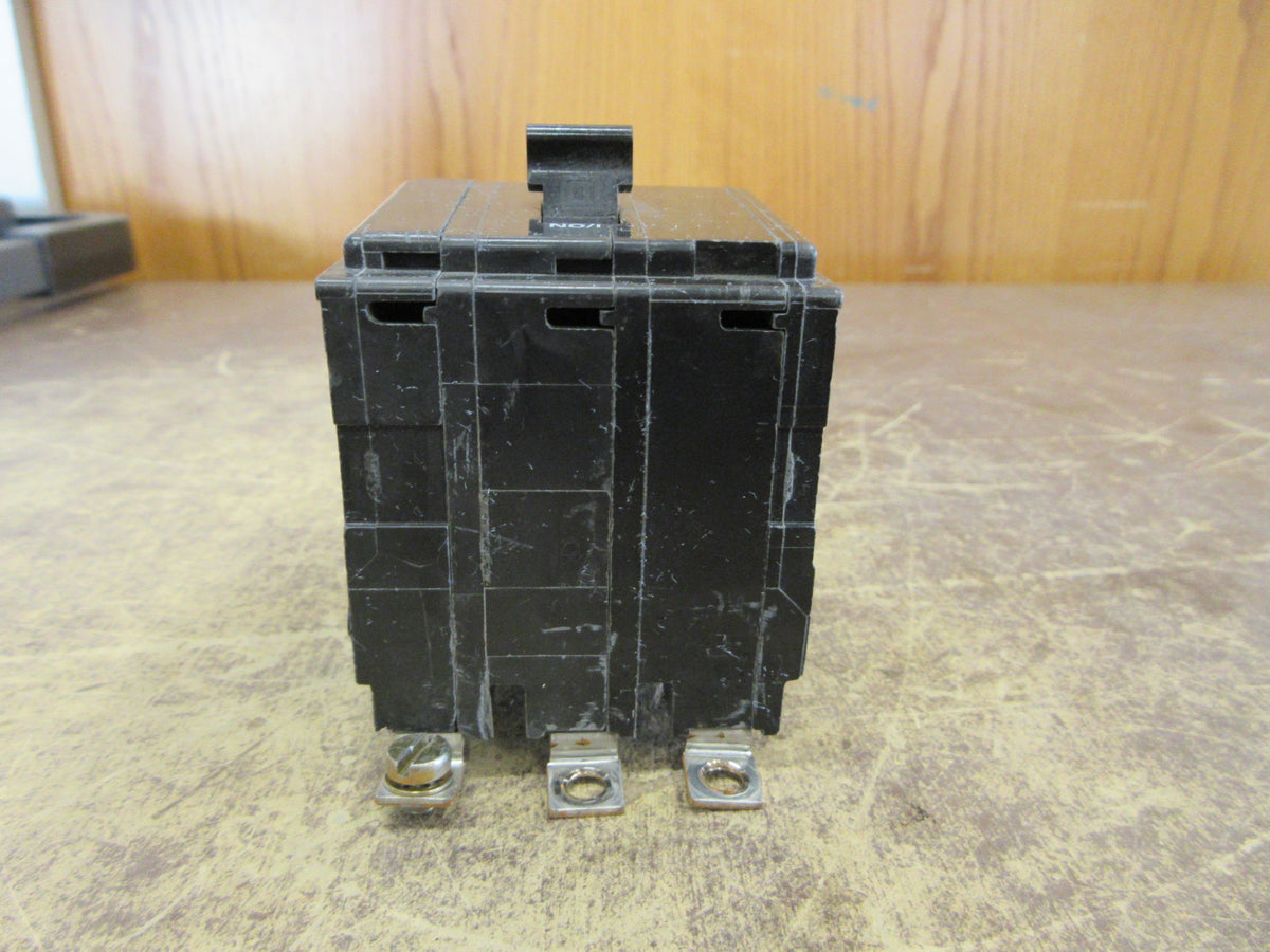 Square D Bolt -on Circuit Breaker Qob325 25A 240V 3P * (1) Mounting Screw* Used