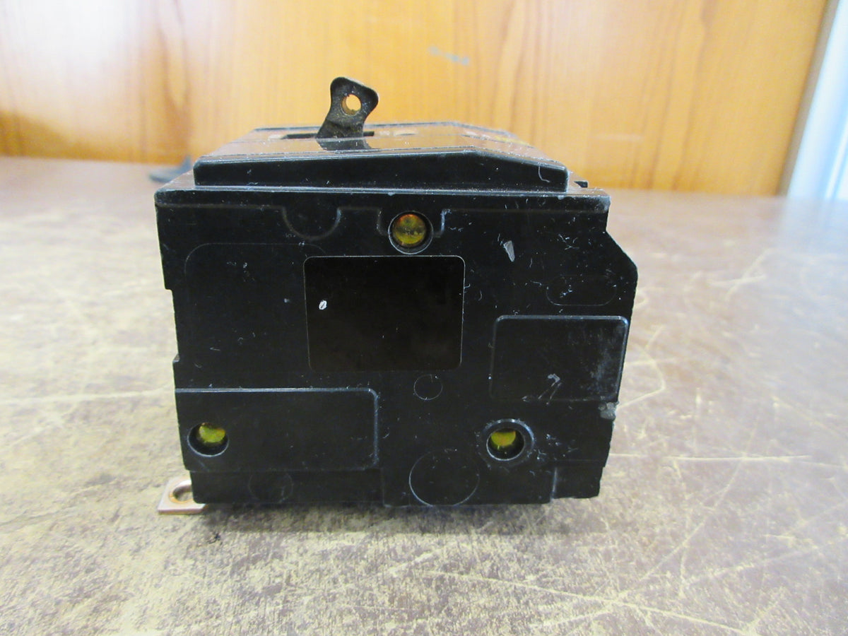 Square D Bolt -on Circuit Breaker Qob325 25A 240V 3P * (1) Mounting Screw* Used