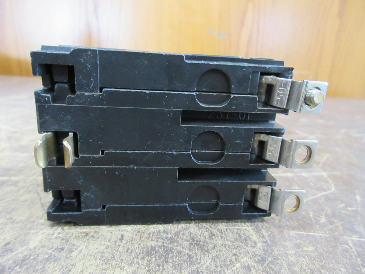 Square D Bolt -on Circuit Breaker Qob325 25A 240V 3P * (1) Mounting Screw* Used