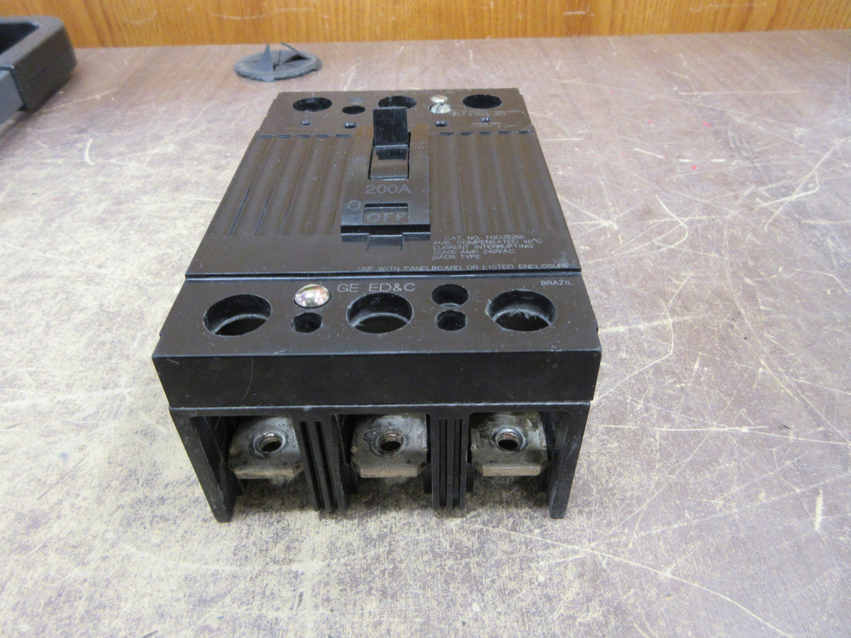 GE Circuit Breaker TQD32200 200A 240V 3P (2) Mounting Screws Used