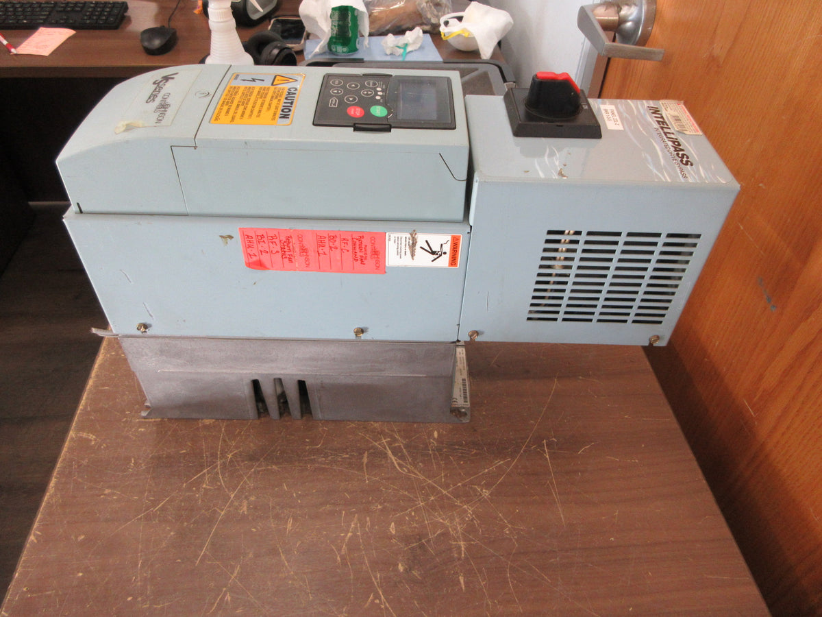 Eaton Johnson Controls AC Drive w/bypass VS002111A-00000 2HP 3Ph w/Keypad Used