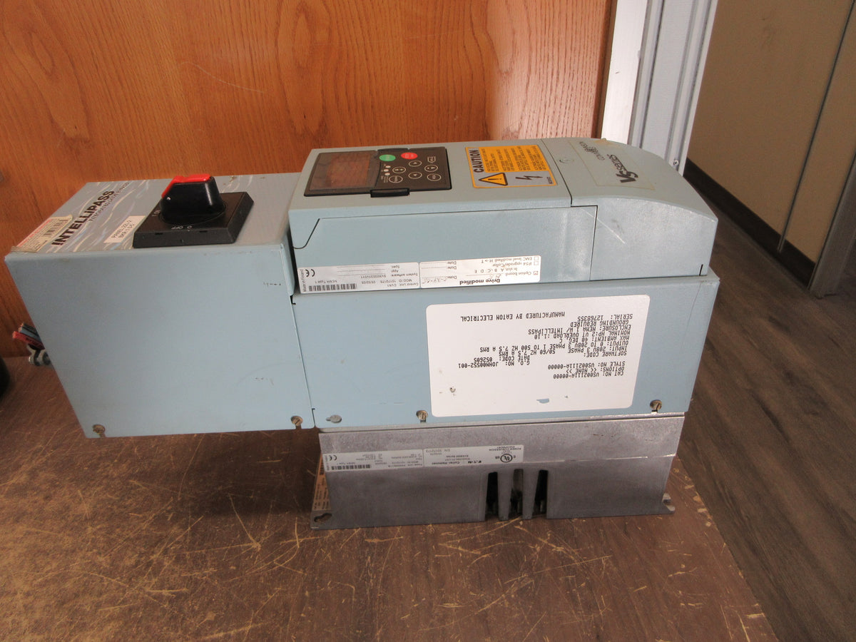 Eaton Johnson Controls AC Drive w/bypass VS002111A-00000 2HP 3Ph w/Keypad Used