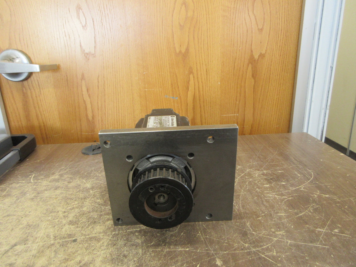 Allen-Bradley Kinetix AC Servo Motor MPL-B430P-MJ72AA Ser.A 3HP 5000 RPM Used
