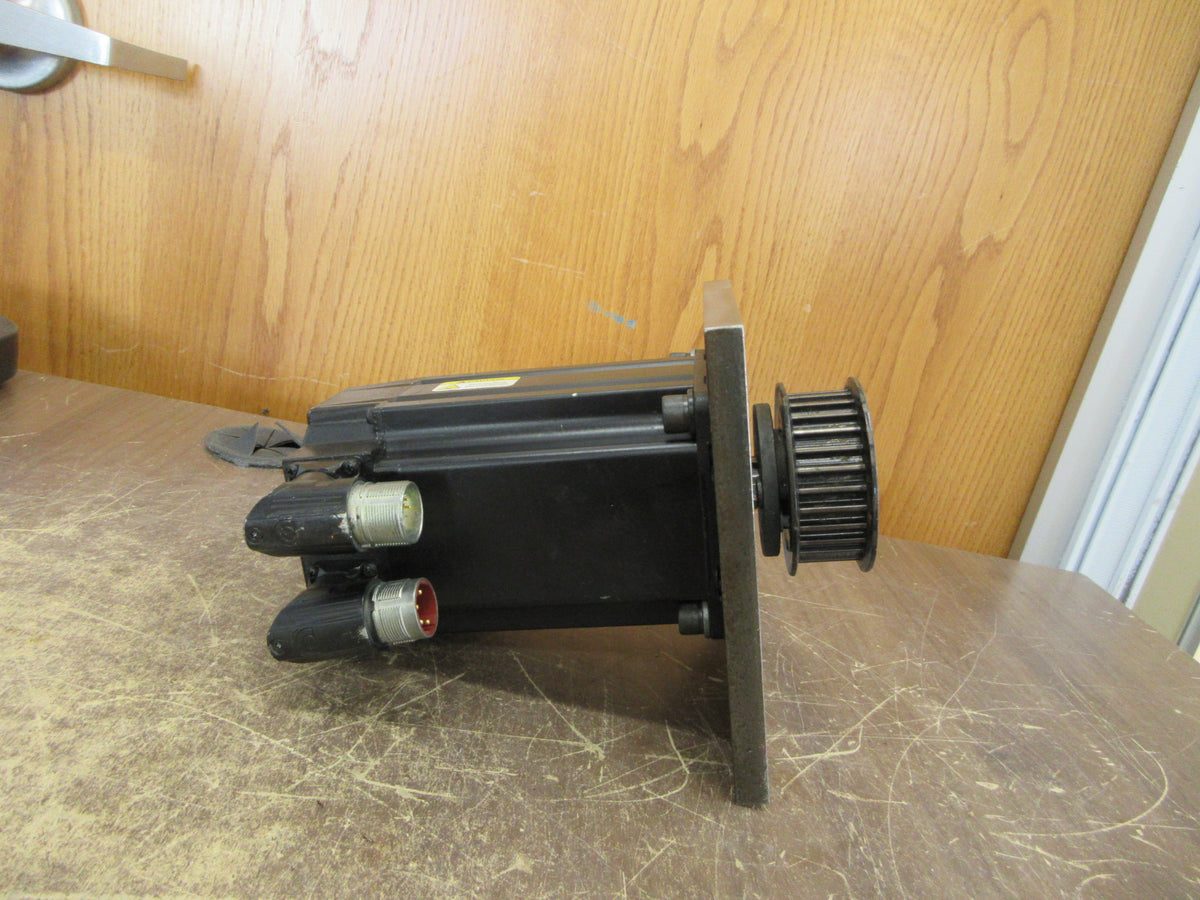 Allen-Bradley Kinetix AC Servo Motor MPL-B430P-MJ72AA Ser.A 3HP 5000 RPM Used