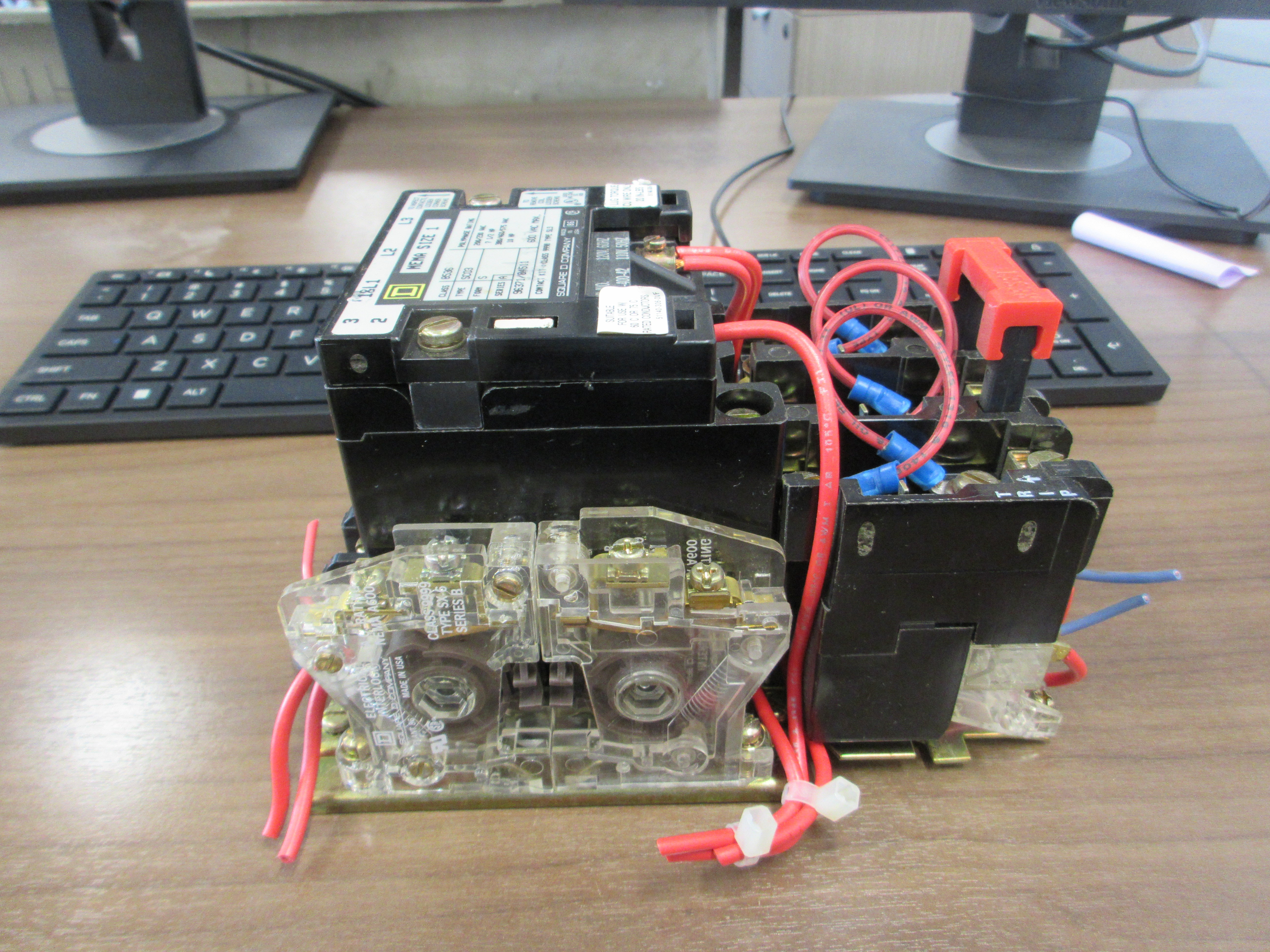 Square D Size 1 Starter 8536 SCO3 S Ser. A 120V Coil 600V Used