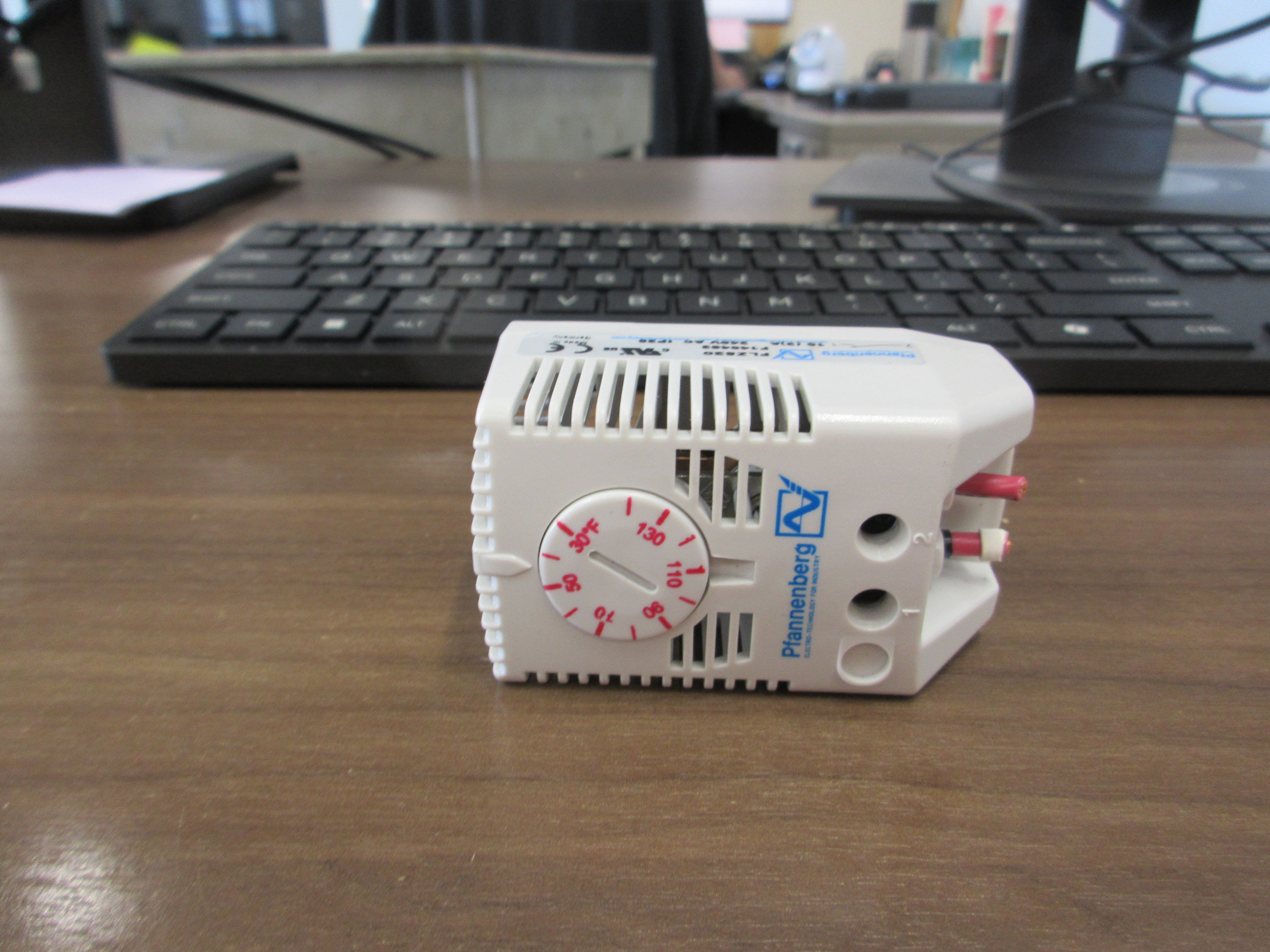 Pfannenberg Thermostat FLZ520 Range: 30-130°F Used