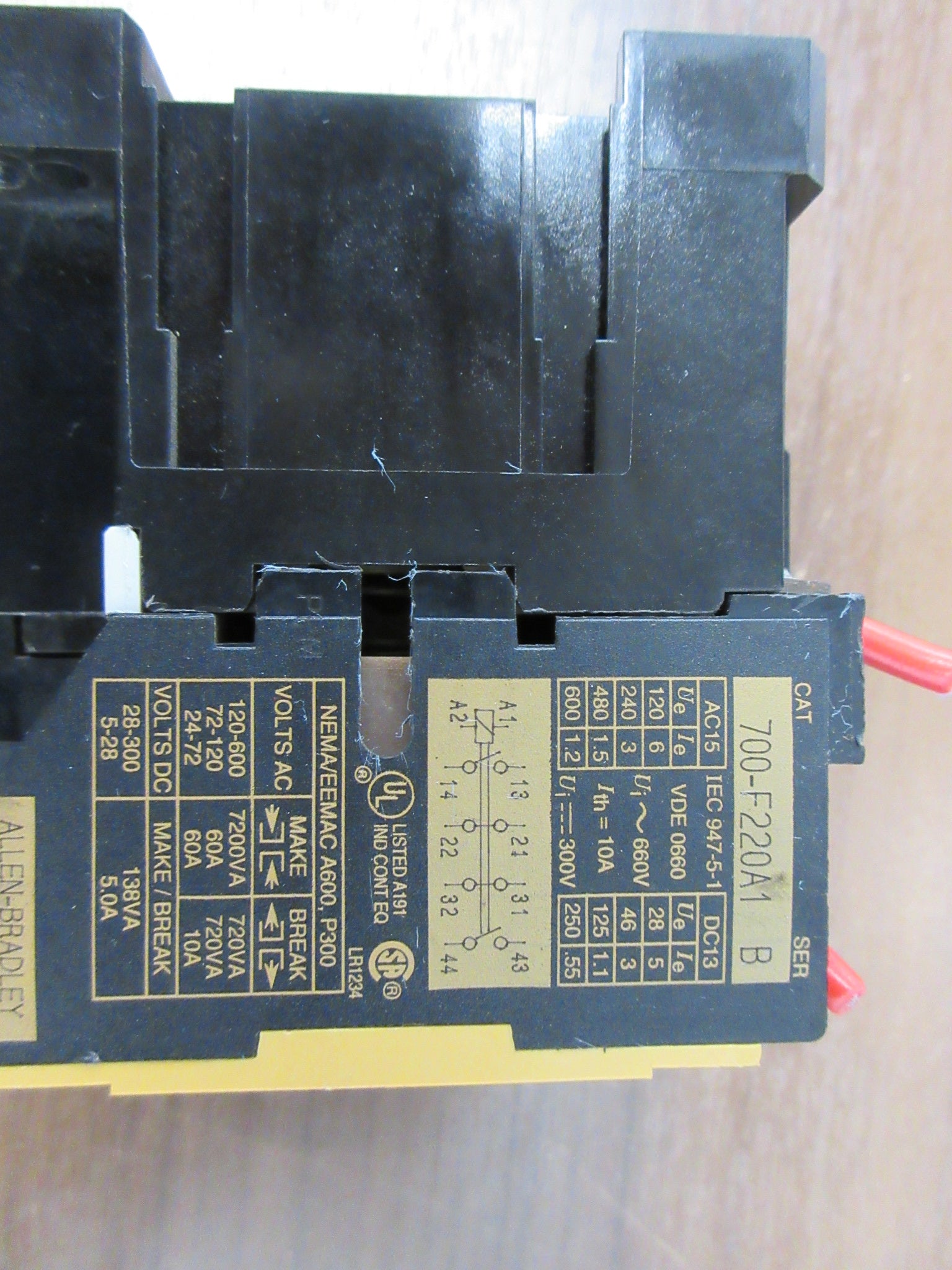 Allen-Bradley Contactor 700-F220A1 Ser. B 120V Coil Used